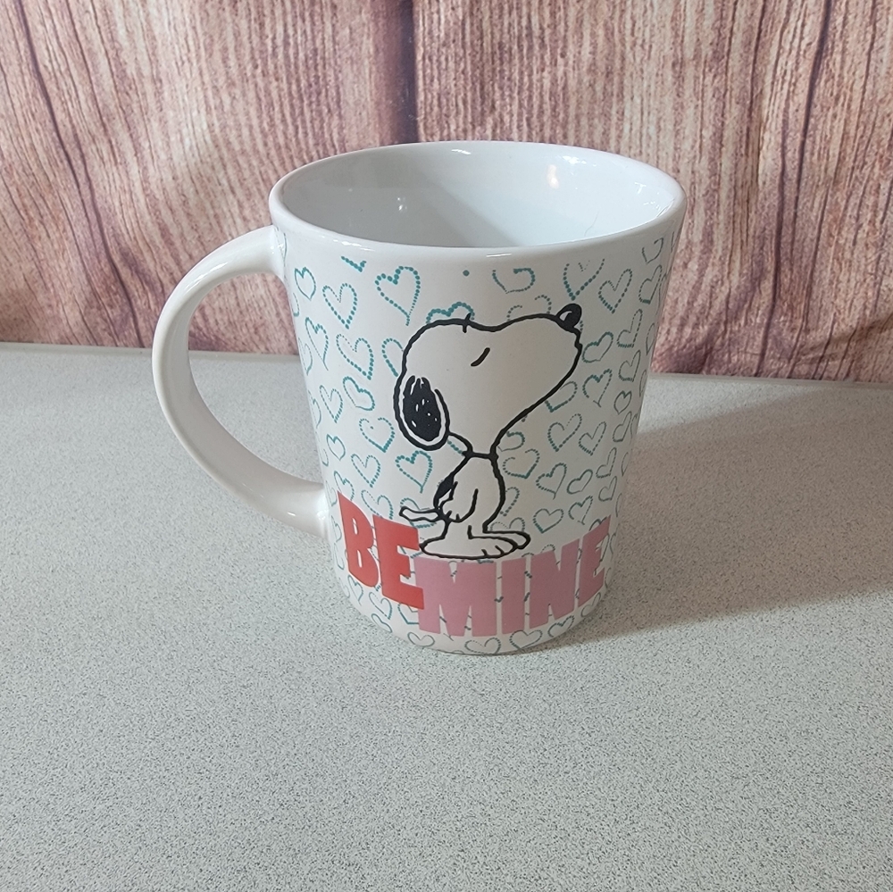 Snoopy 'Be Mine' Heart Mug - White and Pink